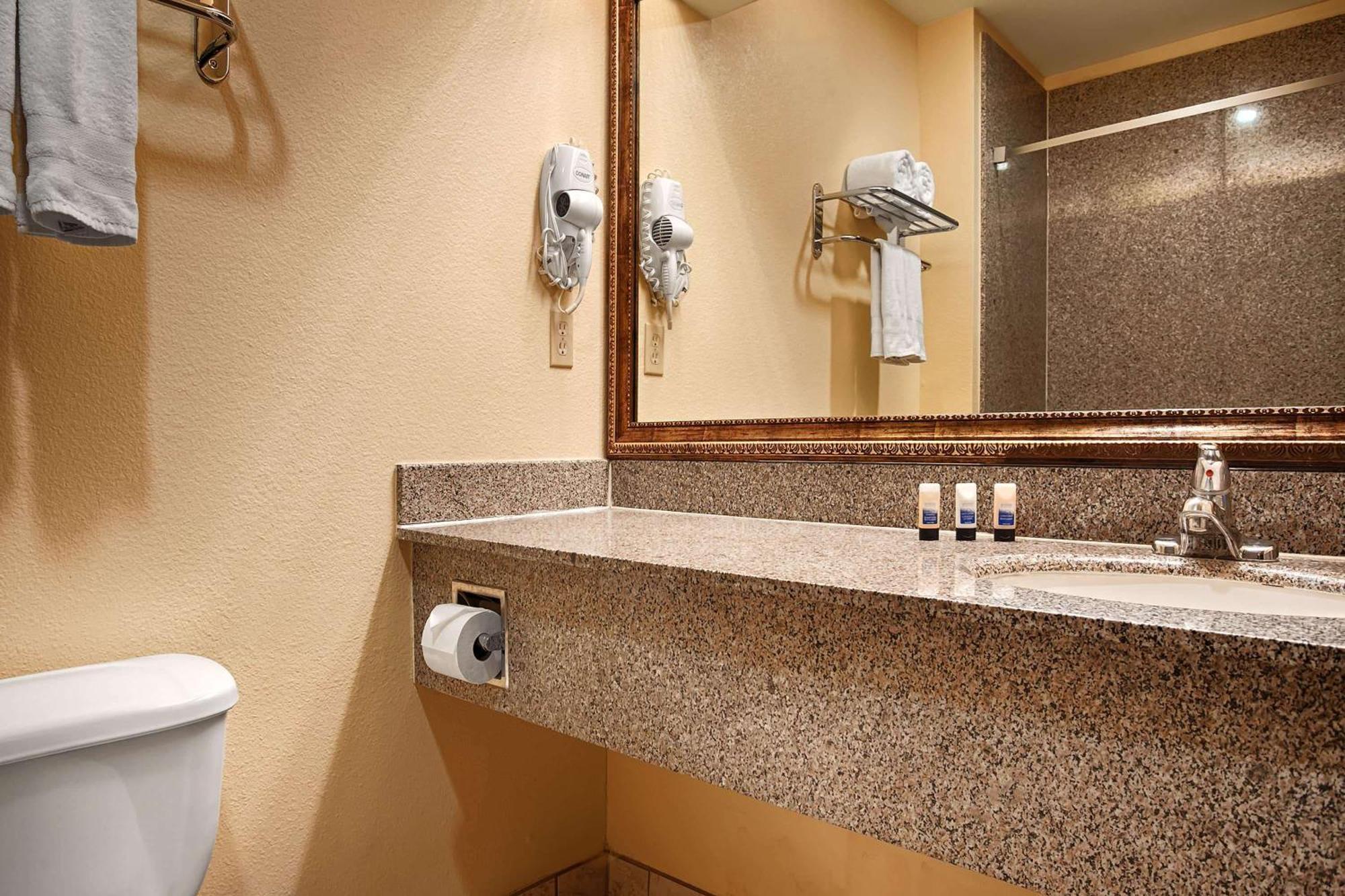 Best Western Plus Sam Houston Inn&Suites Exterior foto