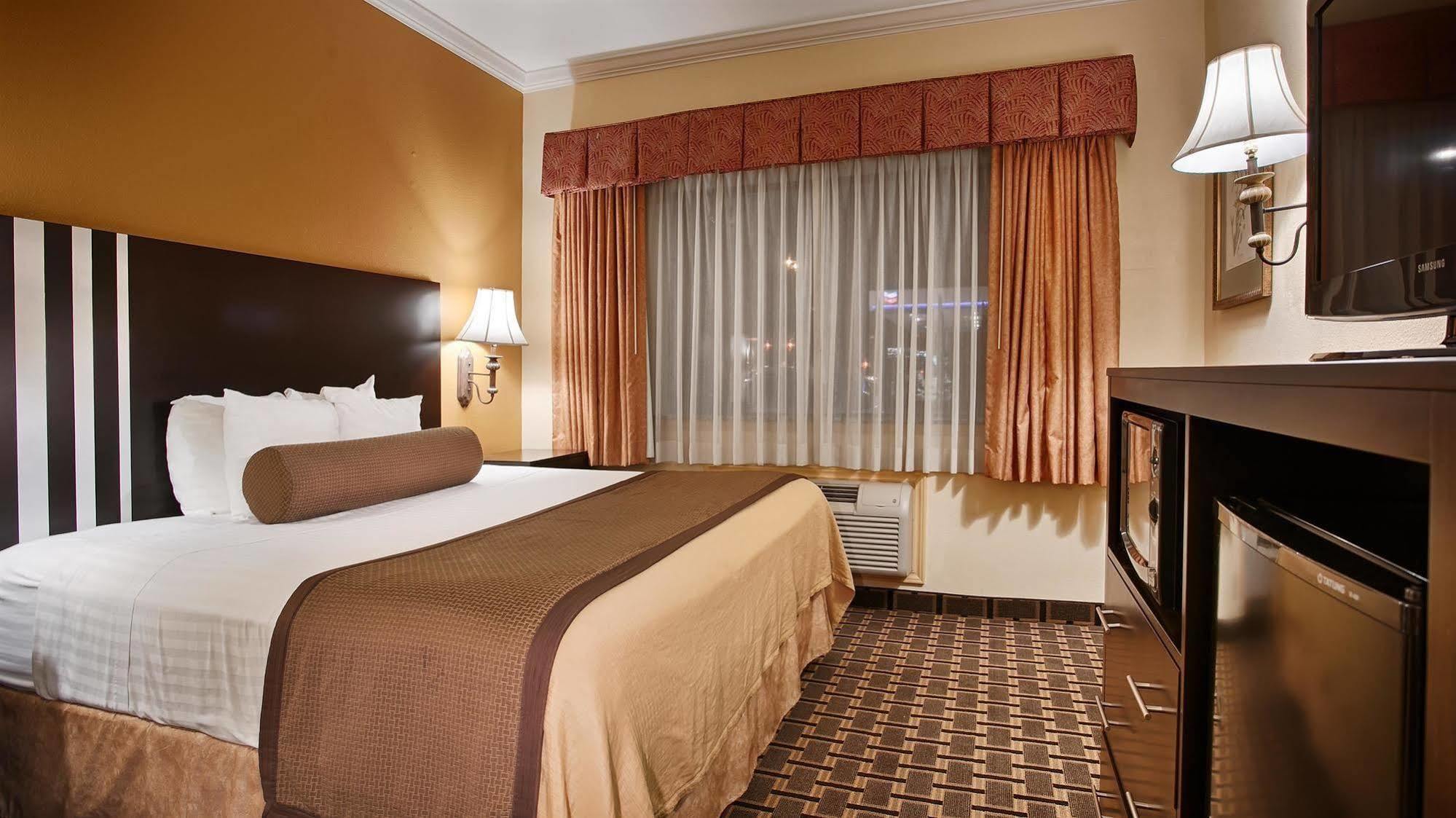Best Western Plus Sam Houston Inn&Suites Exterior foto